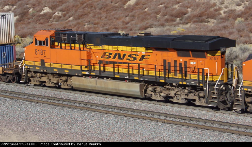 BNSF 8187